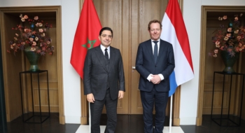 Nasser Bourita s'est entretenu le 5 décembre à la Haye avec son homologue du Royaume des Pays-Bas, David Van Weel. Crédit : Maroc Diplomatie/X