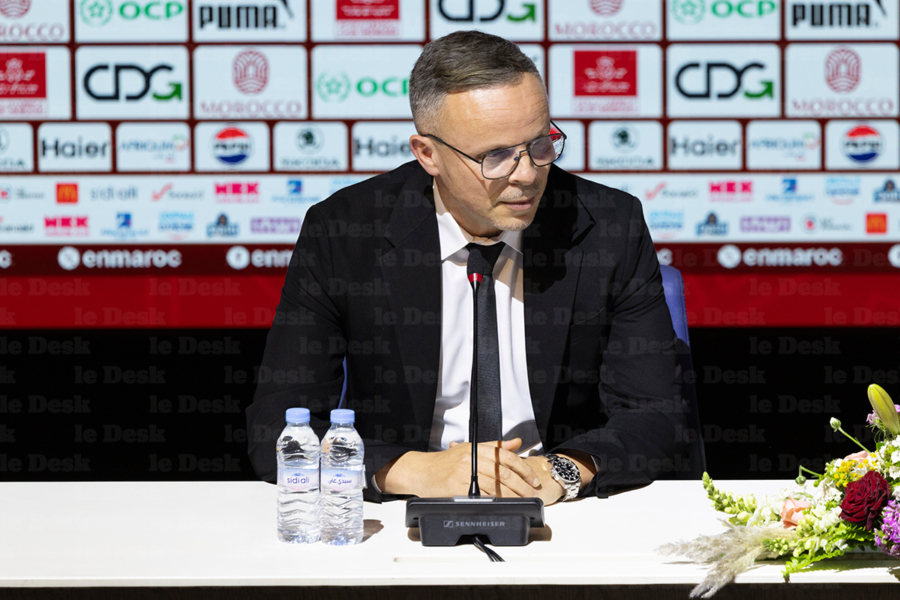 Mohamed Ouahbi, sélectionneur des Lions de l'Atlas, lors de l'annonce de la liste des joueurs convoqués pour les matchs contre l'Équateur et le Paraguay, au Complexe Mohammed VI de football à Salé, le 9 mars 2026.
