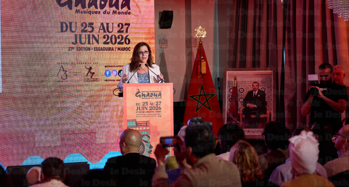 Neïla Tazi, productrice et fondatrice du Festival Gnaoua et Musiques du monde d’Essaouira, lors de la conférence de presse présentant sa 27e édition, le 21 avril 2026 à Casablanca.