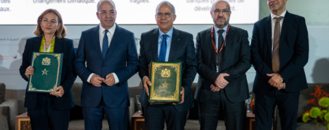 Lors de la signature du MoU entre CAM et la CDP italienne, par Mohamed Fikrat et Cristina Morelli, en présence du ministre de l’Agriculture Ahmed El Bouari, en marge du SIAM 2026 à Meknès.