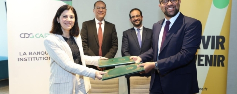 Meriem Laraichi, directrice du pôle Développement de CDG Capital, et Olivier Vincent, directeur exécutif Export de Bpifrance, lors de la signature du mémorandum d'entente (MoU) entre les deux entités, le 15 avril 2026 à Casablanca.