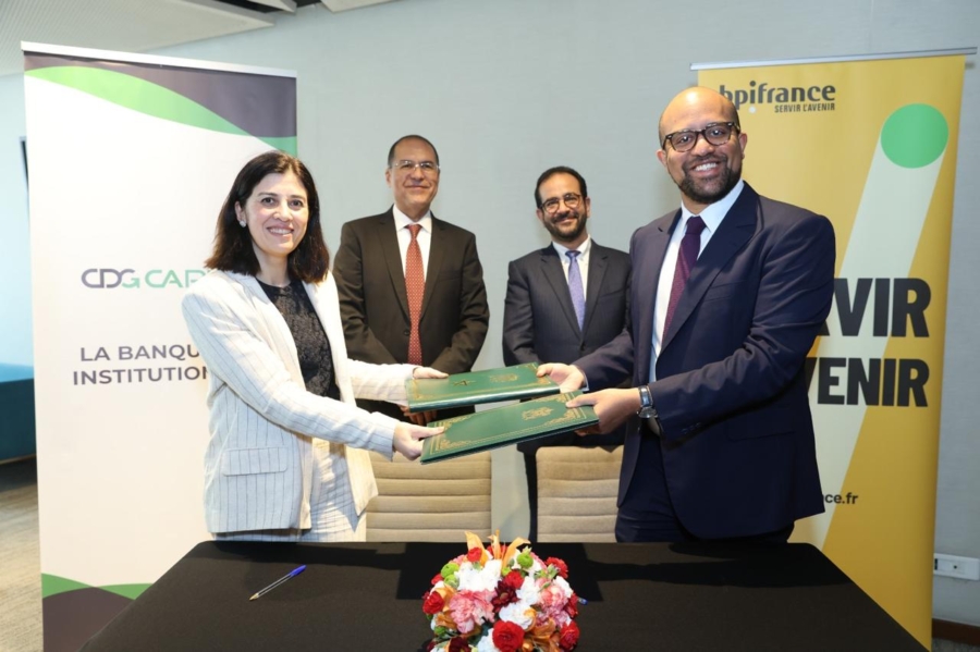 Meriem Laraichi, directrice du pôle Développement de CDG Capital, et Olivier Vincent, directeur exécutif Export de Bpifrance, lors de la signature du mémorandum d'entente (MoU) entre les deux entités, le 15 avril 2026 à Casablanca.