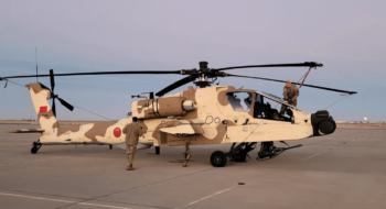 Un hélicoptère Apache des Forces Royales Air.