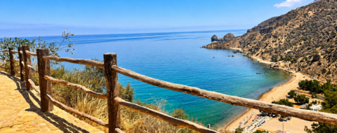 La belle anse de Cala Iris, village côtier paradisiaque situé dans la province d'Al Hoceima.