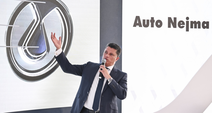 Adil Bennani, directeur général d'Auto Nejma, lors de la conférence de presse annonçant le lancement de la marque Denza au Maroc.