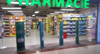 Une pharmacie dans un mall au Maroc.