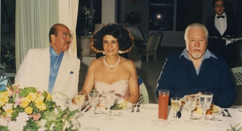 Rita Bennis à Marbella à la fin des années 1970, en compagnie des milliardaires saoudiens Adnan Khashoggi et Kamal Adham