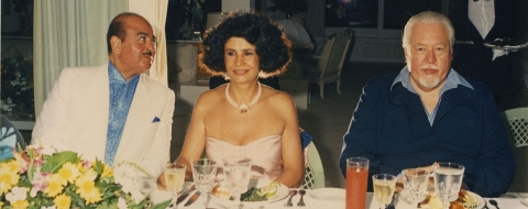 Rita Bennis à Marbella à la fin des années 1970, en compagnie des milliardaires saoudiens Adnan Khashoggi et Kamal Adham