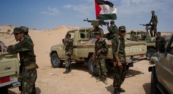 Des éléments armés du Polisario dans la zone de Guerguerat, au-delà du mur de défense marocain, le 17 octobre 2016.