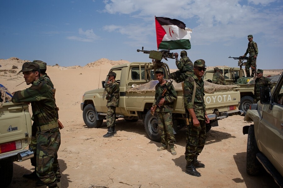 Des éléments armés du Polisario dans la zone de Guerguerat, au-delà du mur de défense marocain, le 17 octobre 2016.