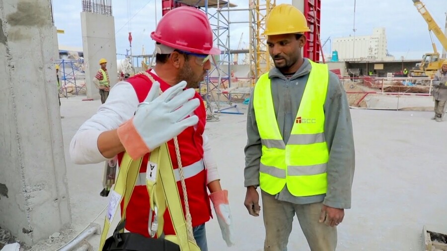 Sur un chantier de BTP au Maroc.