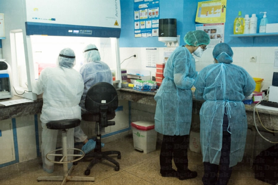 Des soignants dans un hôpital au Maric. Crédit : Seif Kousmate /Le Desk