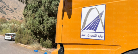 Un camion du ministère de l'Equipement.