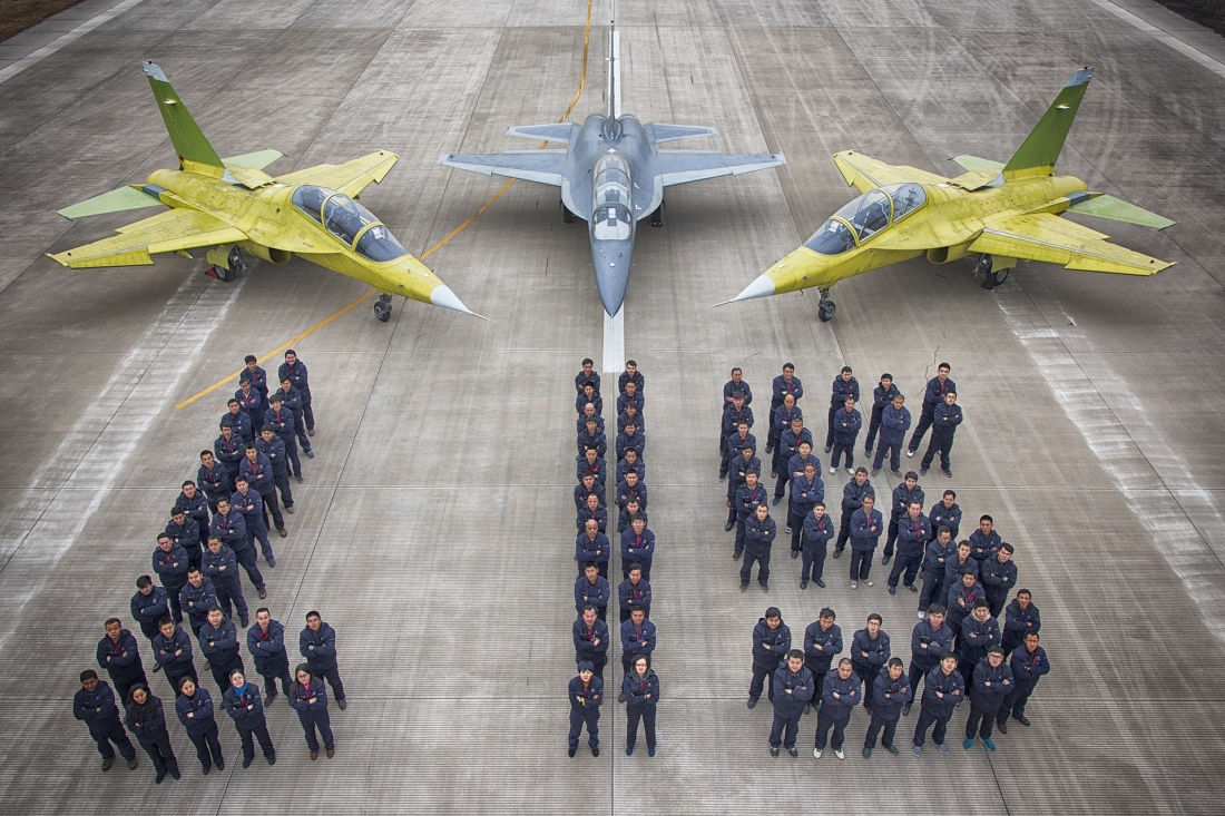 Les Forces Royales Air envisagent l'avion chinois L15 en remplacement — free download