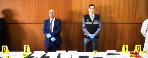 Cellule terroriste des Lions du califat: des armes de poing et d'assaut tels que des Kalachnikov saisis par le BCIJ