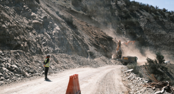 Travaux routiers dans la province d'Al haouz. Crédit : Soufiane Sbiti / Le Desk