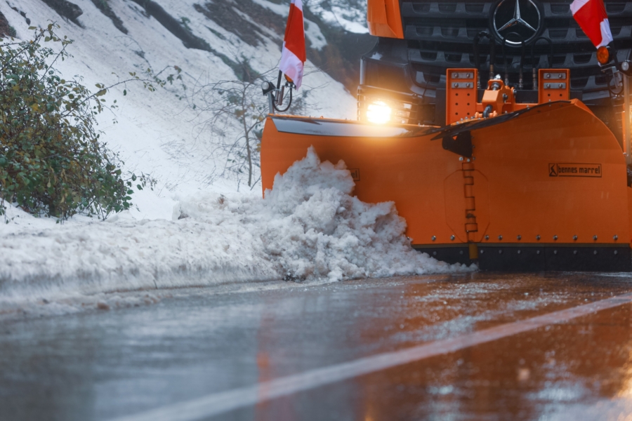 Déneigement sur la route Bab Berred-Issaguen.