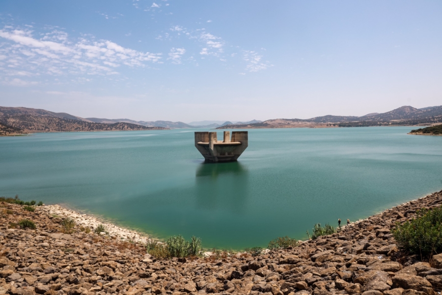 Le bassin de retenue d'un barrage au Maroc. Crédit : MAP