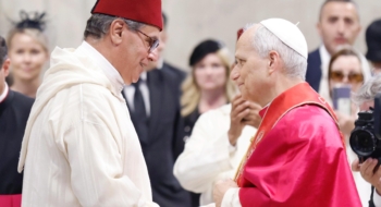 Aziz Akhannouch, chef du gouvernement et le Pape Léon XIV. Crédit : MAP.