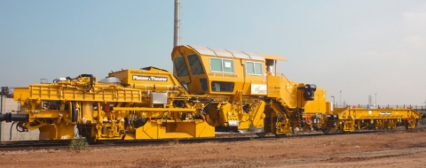 Un engin automeleur de Plasser & Theurer précédemment acquis par l'ONCF. Crédit : Plasser & Theurer