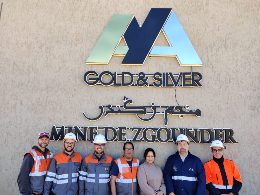Des collaborateurs d'Aya Gold & Silver à la mine de Zgounder.