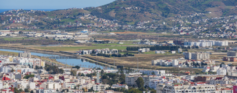 Une vue panoramique depuis le Jbel Darsa de la ville de Tétouan et de l’oued Martil. Crédit : Oussama Rhaleb / Le Desk