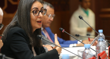 Nadia Fettah, ministre de l'Economie et des Finances lors de la réunion des deux commissions des finances au Parlement pour la présentation du cadre général du PLF 2026, le 24 juillet 2025. Crédit : MAP
