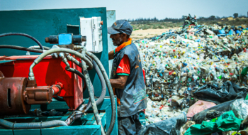 Centre de tri et de recyclage des déchets dans le sud du Maroc. Crédit : MAP