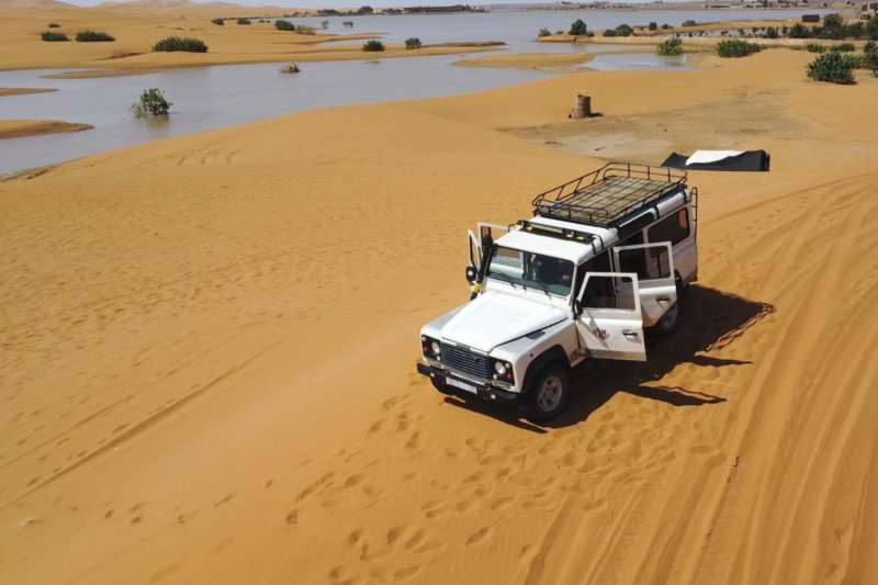 Eau de pluie au Sahara marocain. Crédit : AP