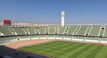 Une vue sur la pelouse et les gradins du Grand Stade d'Agadir. Crédit : Constance Sade / Le Desk