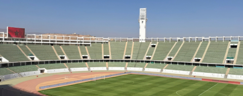 Une vue sur la pelouse et les gradins du Grand Stade d'Agadir. Crédit : Constance Sade / Le Desk
