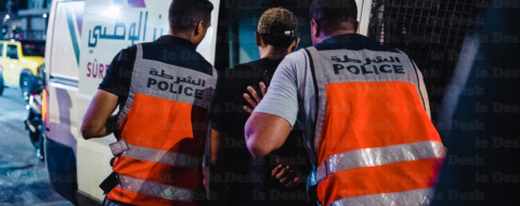 Un jeune manifestant de la GenZ interpellé par les agents de police à Casablanca, dans la soirée du 29 septembre 2025
