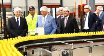 Equatorial Coca-Cola Bottling Company (ECCBC) lance ses deux nouvelles lignes de production. Ryad Mezzour était présent. Crédit : ministère de l'Industrie et du Commerce.