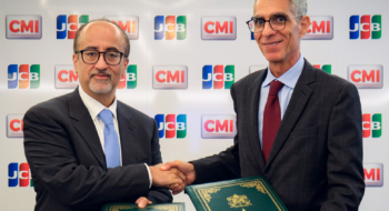 Obaid Bawany, directeur général de JCB International Dubaï et Rachid Saihi, directeur général du Centre monétique interbancaire (CMI).