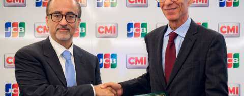 Obaid Bawany, directeur général de JCB International Dubaï et Rachid Saihi, directeur général du Centre monétique interbancaire (CMI).