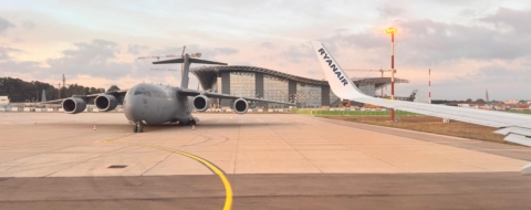 Un C-17 des Forces aériennes et de défense aérienne des Émirats arabes unis stationné sur le tarmac de l’aéroport de Rabat-Salé le 25 septembre 2025. Crédit : Le Desk