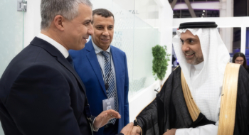 Ilyas El Harti, directeur général adjoint du groupe Akdital, au salon Global Health Exhibitions à Riyad, en Arabie saoudite