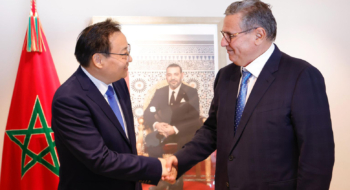 Le Chef du gouvernement, Aziz Akhannouch et Liang Yanshun, secrétaire du Parti communiste chinois dans la province d'Anhui, le 13 octobre 2025 à Rabat. Crédit : Chefferie du gouvernement