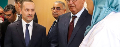 Amine Tehraoui, ministre de la Santé et de la protection sociale, et le Chef du gouvernement Aziz Akhannouch, visitant des structures de soins à Agadir, le 26 juillet 2025.
