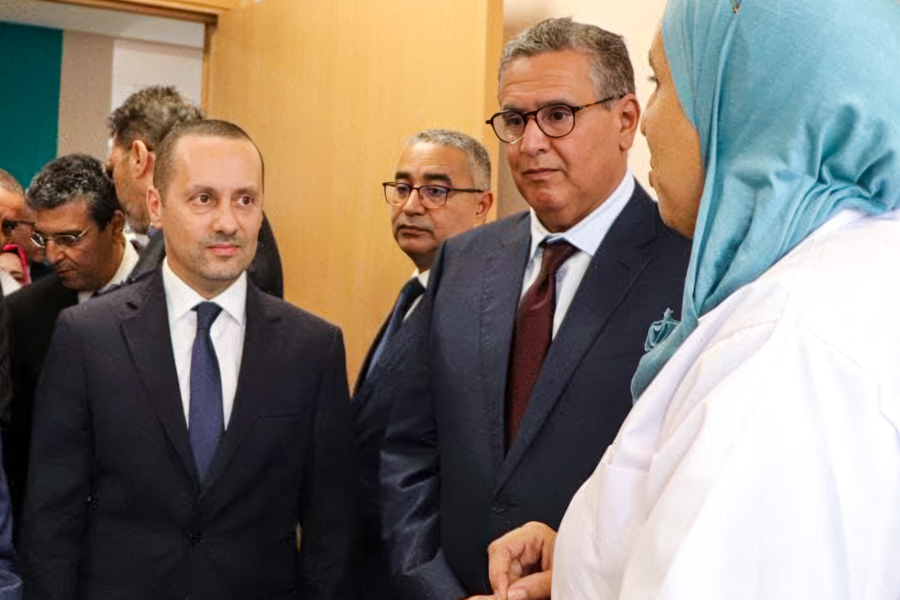 Amine Tehraoui, ministre de la Santé et de la protection sociale, et le Chef du gouvernement Aziz Akhannouch, visitant des structures de soins à Agadir, le 26 juillet 2025.