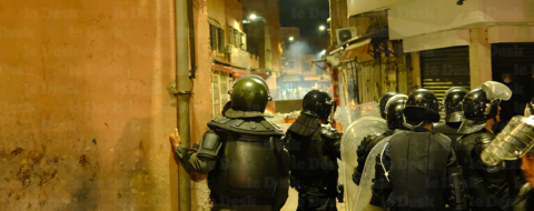 Affrontements entre forces de l'ordre et manifestants casseurs à l'appel du mouvement GenZ212 dans le quartier de Sidi Youssef de Marrakech. Crédit : Soufiane Sbiti / Le Desk