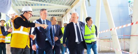 Fouzi Lekjaa en compagnie du wali de Casablanca-Settat, Mohamed Mhidia, lors d’une visite de terrain en février 2025, au Complexe Mohammed V de Casablanca