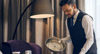 Un collaborateur du Radisson Hotels Group. Crédit : Radisson Hotels Group
