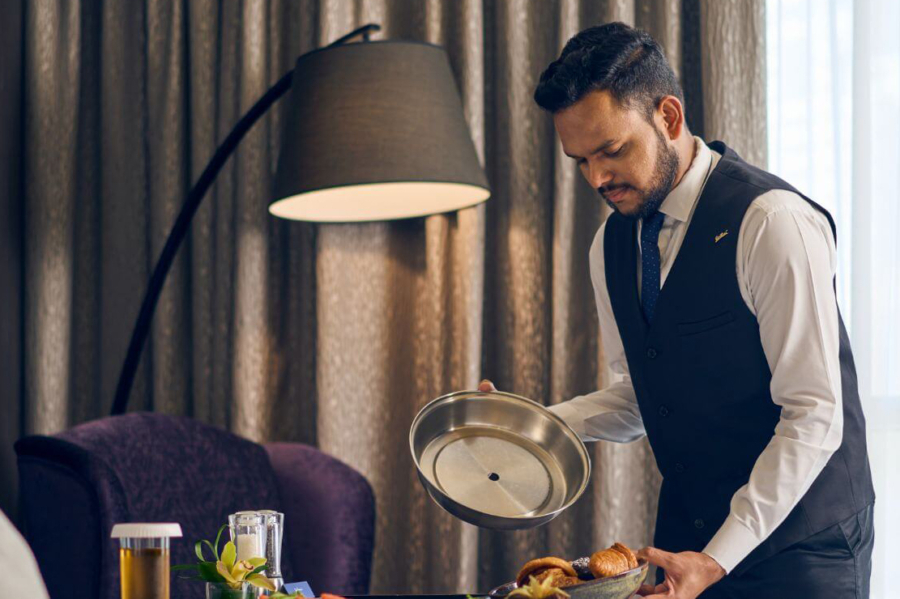Un collaborateur du Radisson Hotels Group. Crédit : Radisson Hotels Group
