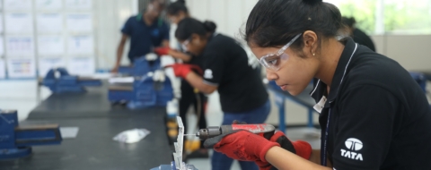 Des techniciens de Tata en formation.