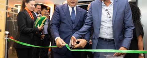 Ryad Mezzour, ministre de l'Industrie et du Commerce, et Réda Loumany, Senior Regional Partner à PwC, lors de la cérémonie d'inauguration du Digital Resilience Center, le 14 octobre 2025 à Casablanca. Crédit : PwC