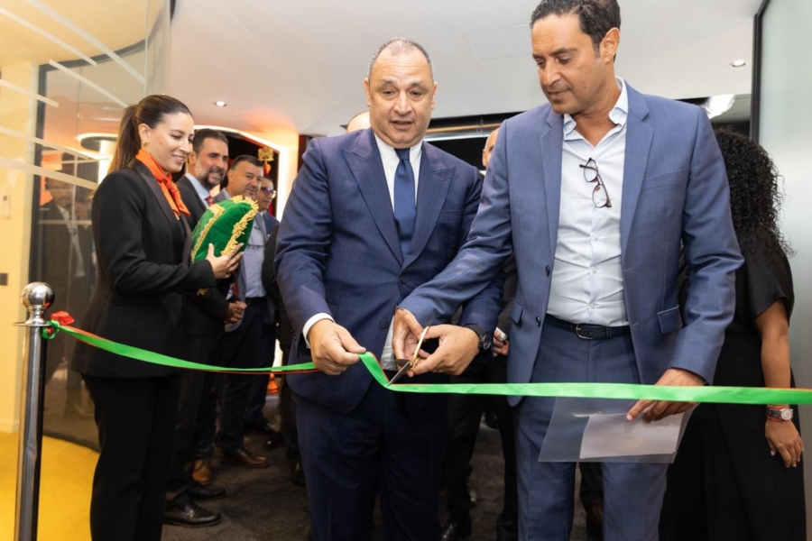 Ryad Mezzour, ministre de l'Industrie et du Commerce, et Réda Loumany, Senior Regional Partner à PwC, lors de la cérémonie d'inauguration du Digital Resilience Center, le 14 octobre 2025 à Casablanca. Crédit : PwC