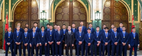 Le Prince Héritier Moulay El Hassan préside, au Palais Royal de Rabat, une cérémonie offerte par le Souverain en l’honneur des membres de l’Équipe nationale de football des moins de 20 ans, à la suite de leur triomphe lors de la Coupe du monde 2025 organisée au Chili. Crédit : MAP