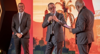 Achraf Fayda, directeur général de l’ONMT, et Fouzi Lekjaa, président de la FRMF, ont présenté le 18 novembre 2025 la campagne « Maroc, terre de football », à Rabat. Crédit : ONMT