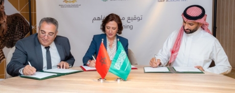 n mémorandum d’entente a été signé entre Fatim-Zahra Ammor, ministre du Tourisme, de l’Artisanat et de l’Économie sociale et solidaire, Imad Barrakad, directeur général de la Société marocaine d’ingénierie touristique (SMIT), et le groupe saoudien Naif Al-Rajhi Investment